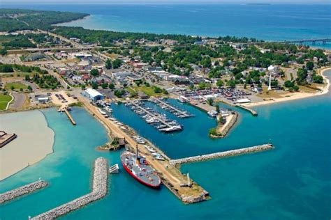 mackinaw city tourist bureau.